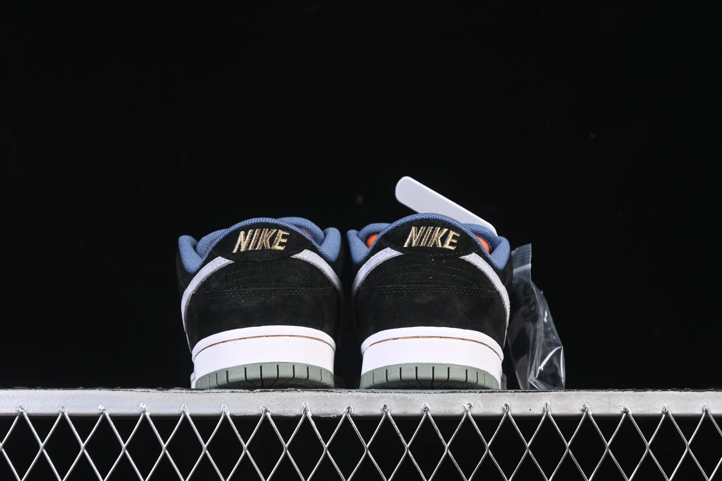 All Categories Nk SB Dunk Series Nk SB Dunk Low Low-top sneakers Nike SB Dunk Low Black and gray raw rubber SB low-top casual sneakers HF3063-002